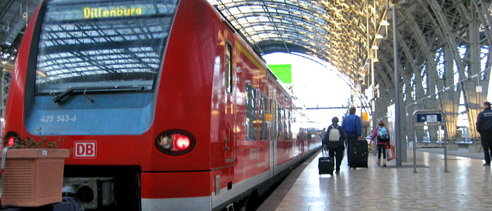 Hauptbahnhof trains and platforms