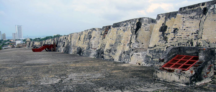 Castillo San Felipe second level with canons and bunkers